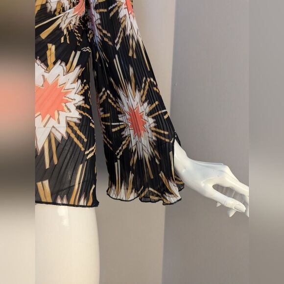 Catherine Malandrino Sheer Starburst Blouse XS Black Bell Sleeve Pleated Boho To - Picture 4 of 7